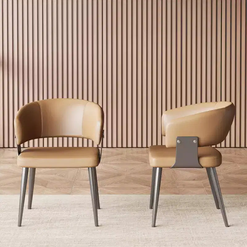 Chaise de salle à manger en cuir avec structure en métal et mousse haute densité