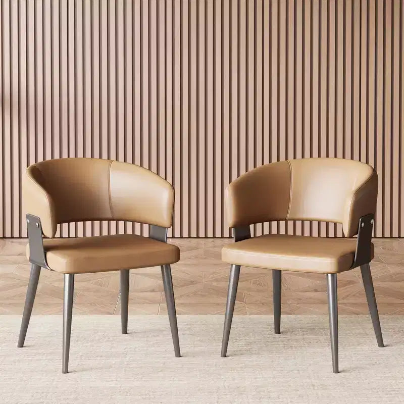Chaise de salle à manger en cuir avec structure en métal et mousse haute densité