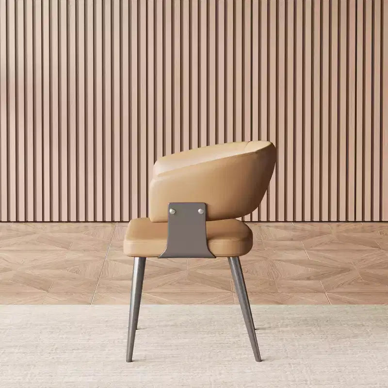 Chaise de salle à manger en cuir avec structure en métal et mousse haute densité