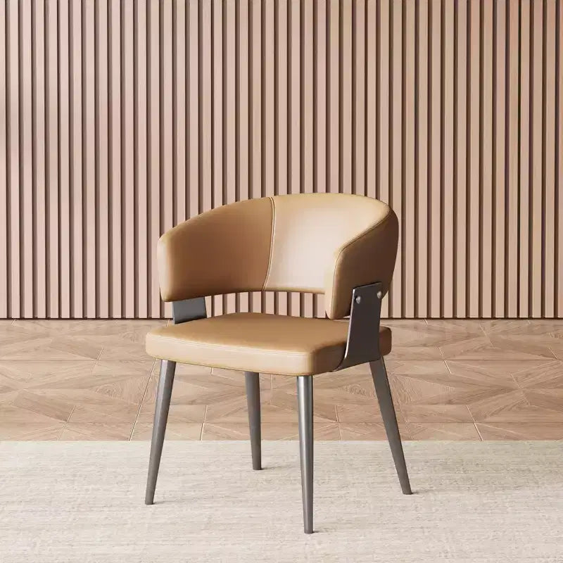 Chaise de salle à manger en cuir avec structure en métal et mousse haute densité