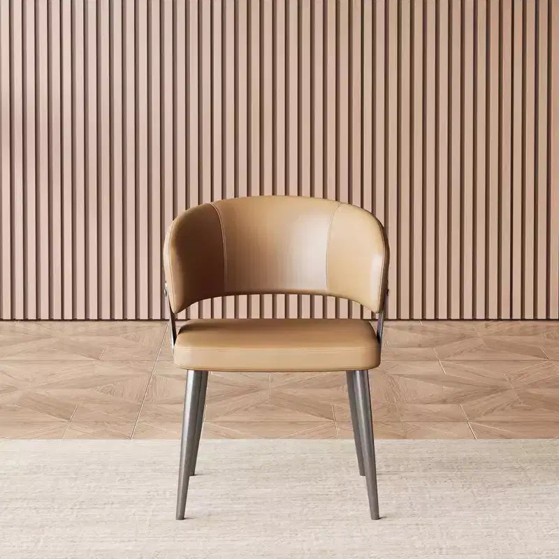 Chaise de salle à manger en cuir avec structure en métal et mousse haute densité