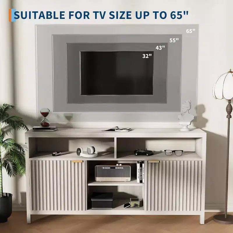 Meuble TV scandinave contemporain avec portes cannelées et rangements