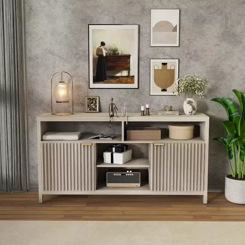 Meuble TV scandinave contemporain avec portes cannelées et rangements