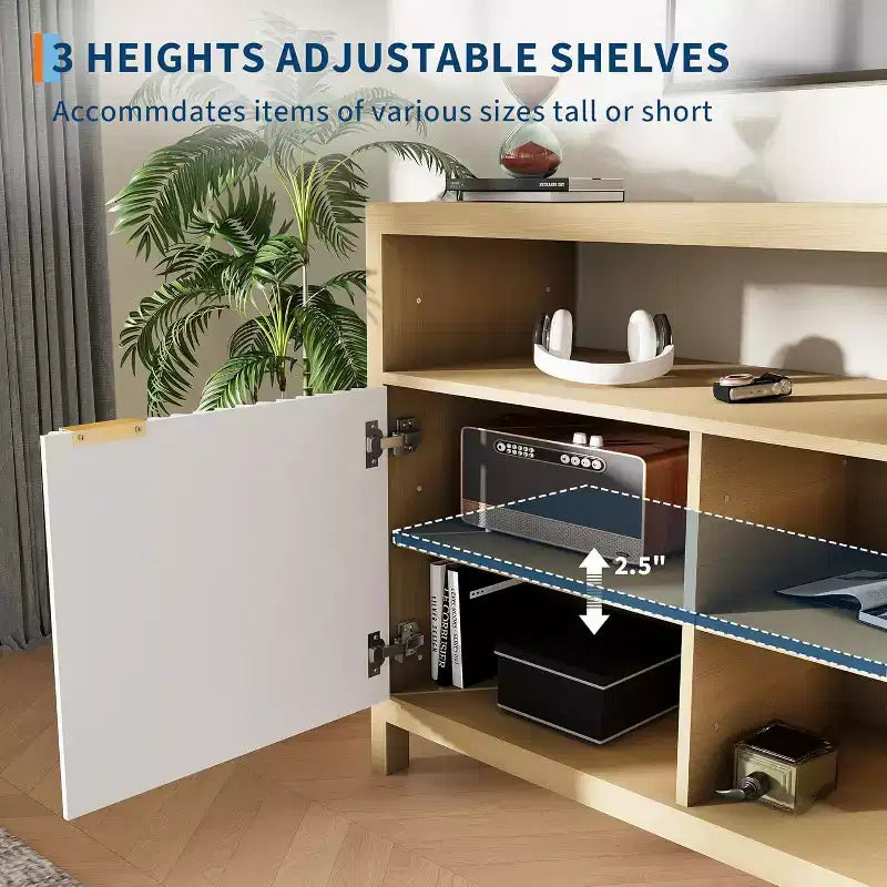 Meuble TV scandinave contemporain avec portes cannelées et rangements