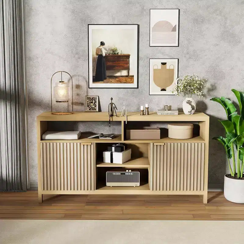 Meuble TV scandinave contemporain avec portes cannelées et rangements